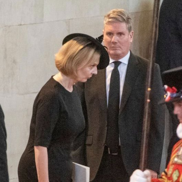 anyone queuing to see the coffin in London atm?