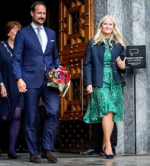 Royal Style: Elizabeth may be gone, but her diamonds are forever 