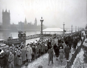 anyone queuing to see the coffin in London atm?