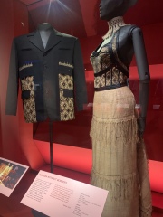 Les Parisiennes des Mamansnet: Always Have a Ball Gown at the Ready in Celebration of Your Enemy's Demise