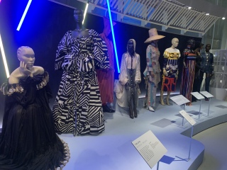 Les Parisiennes des Mamansnet: Always Have a Ball Gown at the Ready in Celebration of Your Enemy's Demise