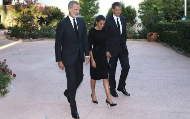 Royal Style - Bring out the Baubles! We'll wear your jewellery if you don't want to! 