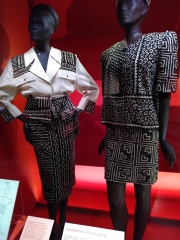 Les Parisiennes des Mamansnet: Always Have a Ball Gown at the Ready in Celebration of Your Enemy's Demise