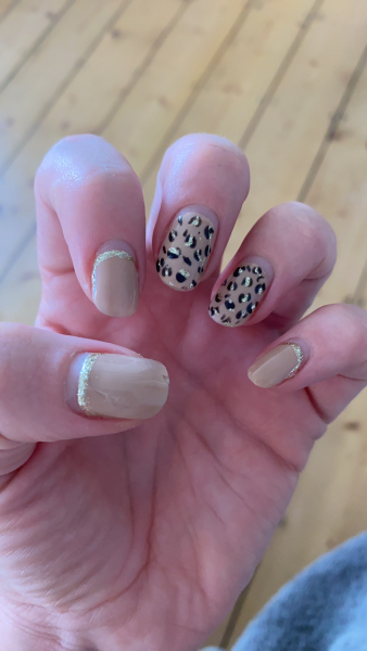 Show me your nails 