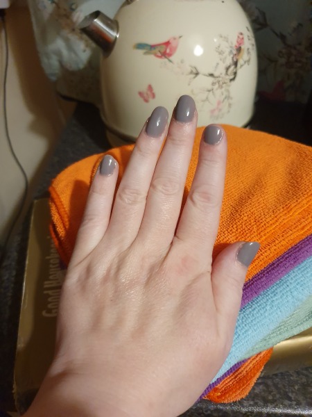 Show me your nails 