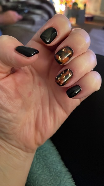 Show me your nails 