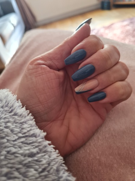 Show me your nails 