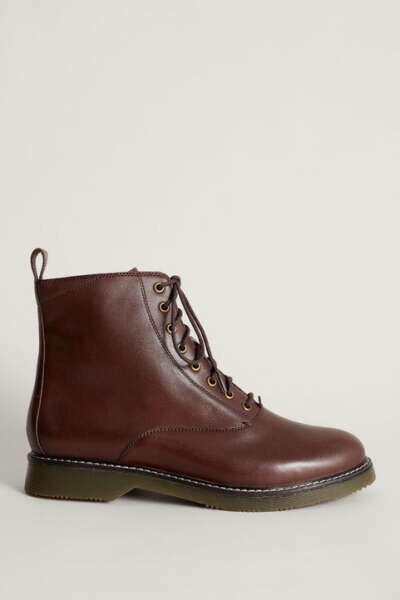 Boots that look nice but are really hard wearing (lots of walking)
