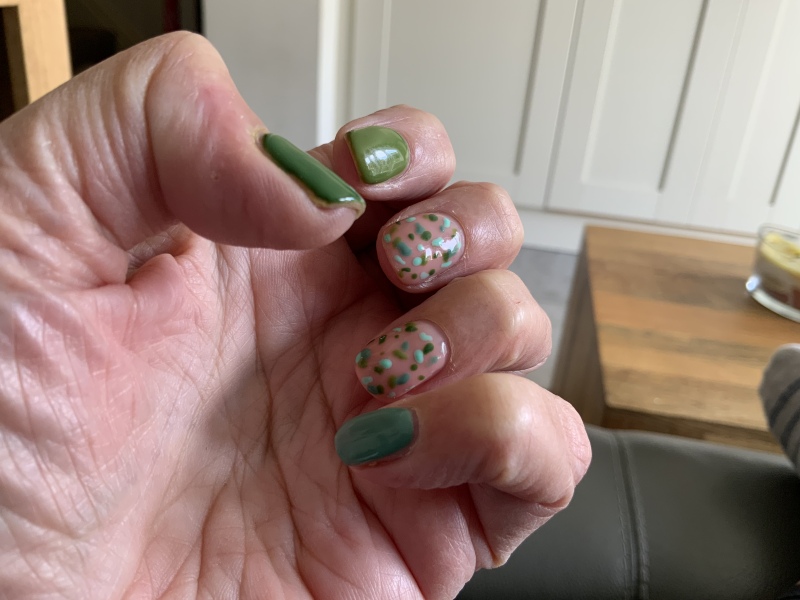 Show me your nails 