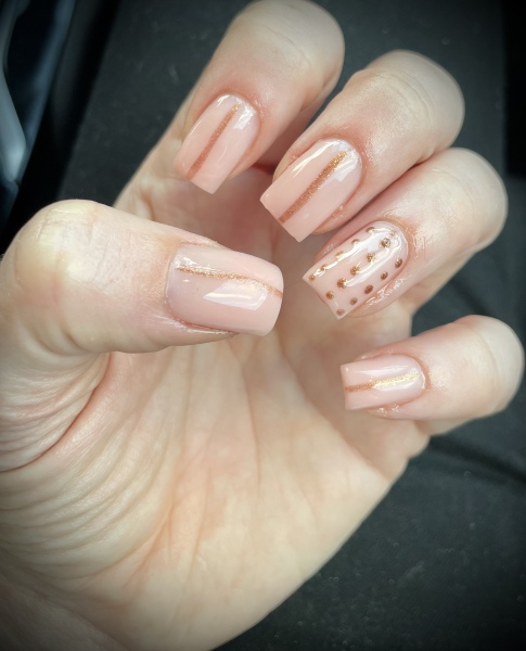 Show me your nails 