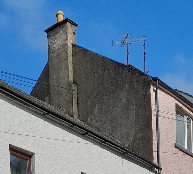 Unsupported chimney on a terrace house we want to buy