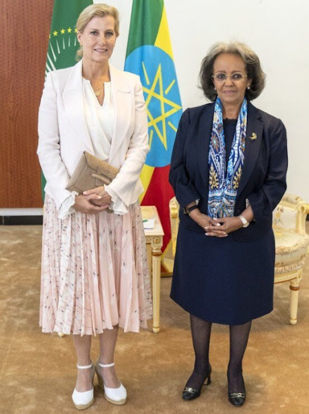 Royal Style: On with the chic, and the royal mystique! 