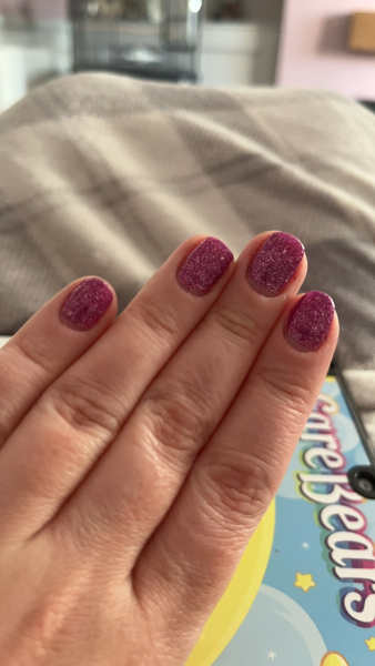 Show me your nails 
