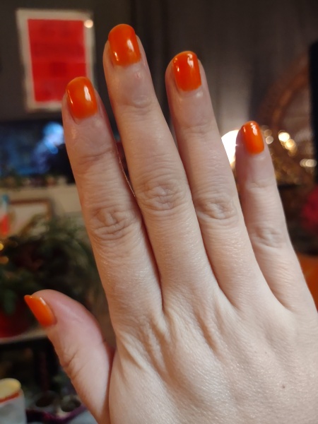 Show me your nails 