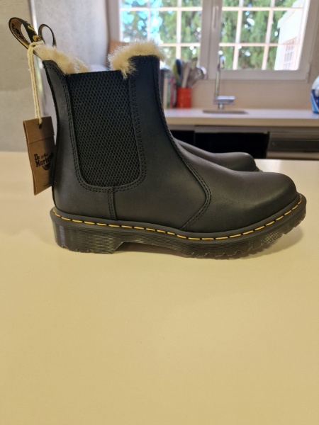 Boots that look nice but are really hard wearing (lots of walking)