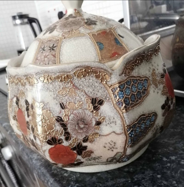 Does anyone know about Japanese / Chinese pottery marks? (Photo)