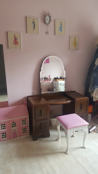 Show me pics of your dressing tables