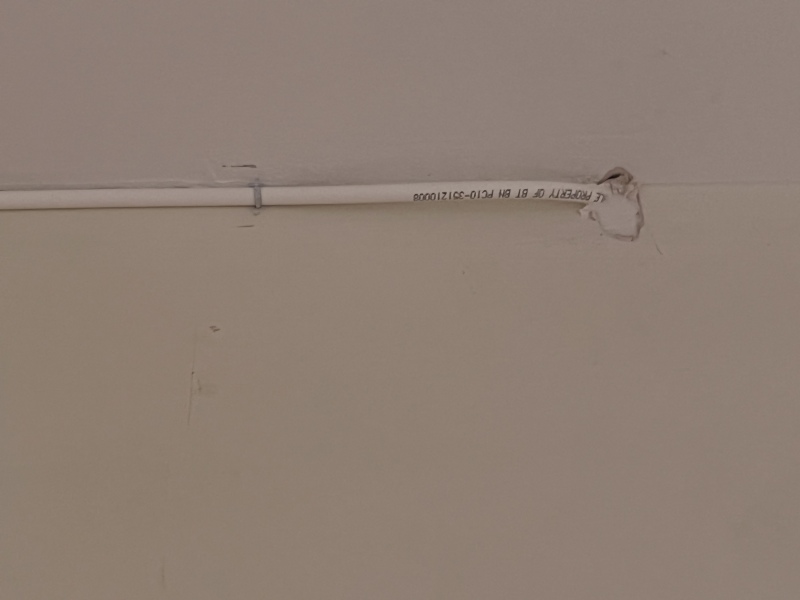 Is it possible to conceal broadband fibre wires 