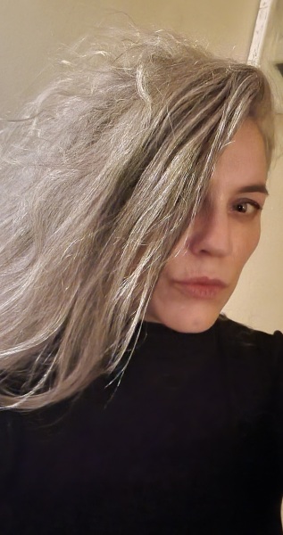 Expensive hair & understated clothes. WTF is it?