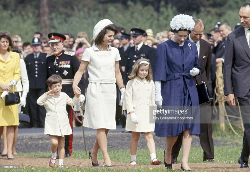 Royal Style: On with the chic, and the royal mystique! 