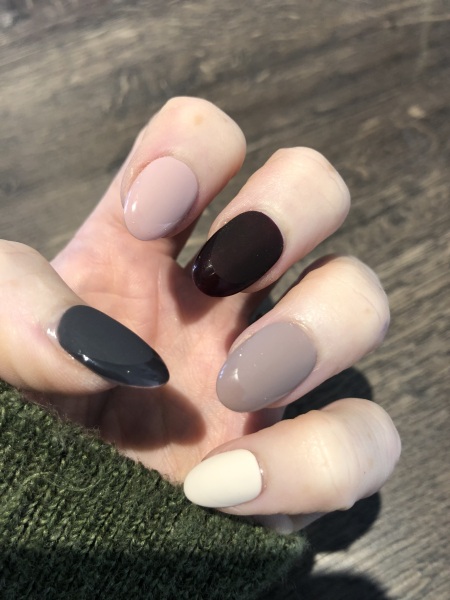 Show me your nails 