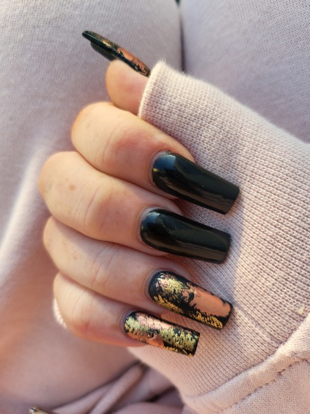 Show me your nails 