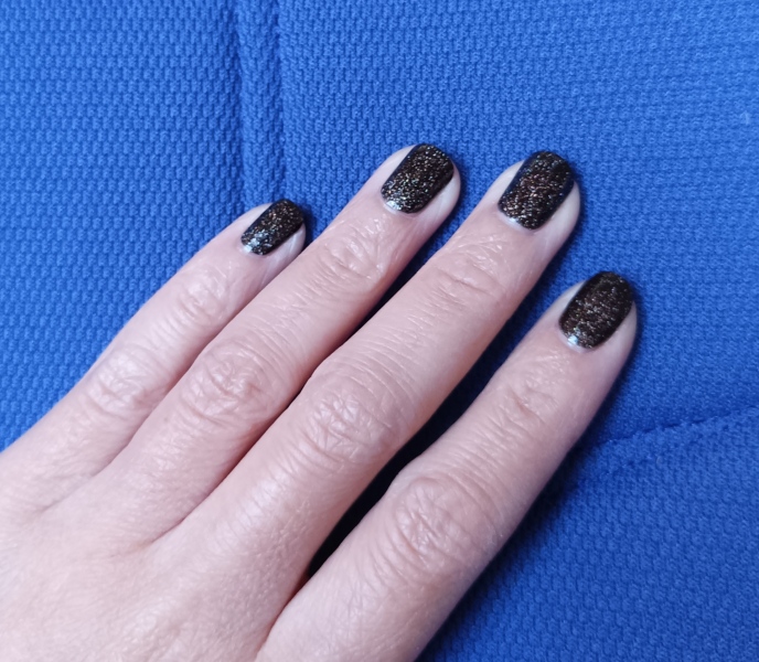 Show me your nails 