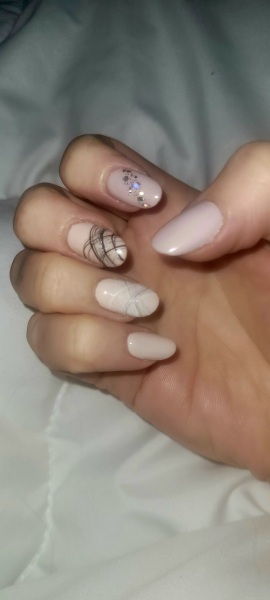Show me your nails 