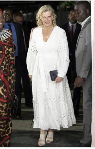 Royal Style: On with the chic, and the royal mystique! 