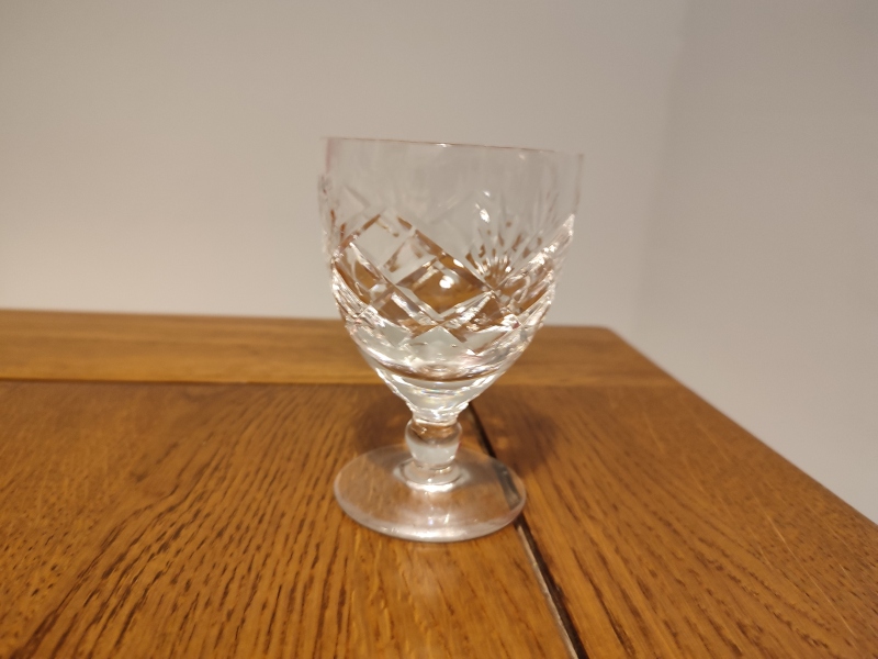 How do I replace this sort of glass?