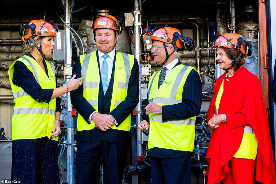 Royal Style: On with the chic, and the royal mystique! 