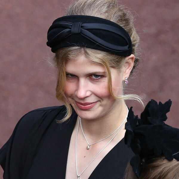 Expensive hair & understated clothes. WTF is it?