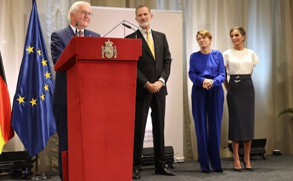 Royal Style: On with the chic, and the royal mystique! 