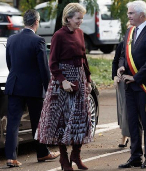 Royal Style: On with the chic, and the royal mystique! 