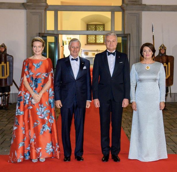 Royal Style: On with the chic, and the royal mystique! 