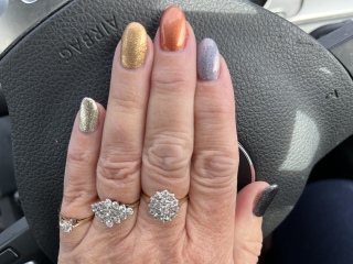 Show me your nails 