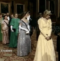 Royal Style: On with the chic, and the royal mystique! 