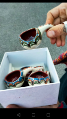 Can anyone identify this teapot, please?