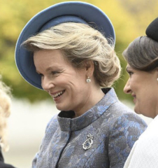 Royal Style: On with the chic, and the royal mystique! 