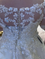 Will be ugly and fat on my wedding day! 😖 
