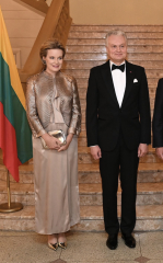 Royal Style: On with the chic, and the royal mystique! 