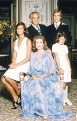 Royal Style: On with the chic, and the royal mystique! 