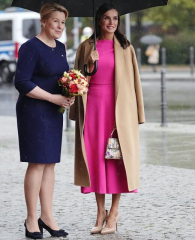 Royal Style: On with the chic, and the royal mystique! 