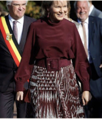 Royal Style: On with the chic, and the royal mystique! 