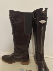 can anyone help me find some boots pleaaaaassseeee