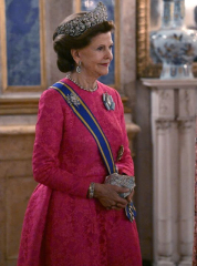 Royal Style: On with the chic, and the royal mystique! 