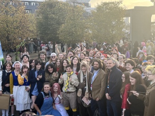 GHOSTS S4 - Friday 8.50/9pm BBC 1 - TV PACE NO SPOILERS 