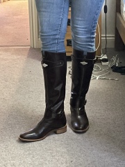 can anyone help me find some boots pleaaaaassseeee