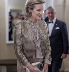 Royal Style: On with the chic, and the royal mystique! 