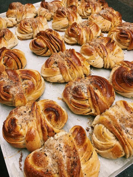 Les Parisiennes des Mamansnet: Always Have a Ball Gown at the Ready in Celebration of Your Enemy's Demise